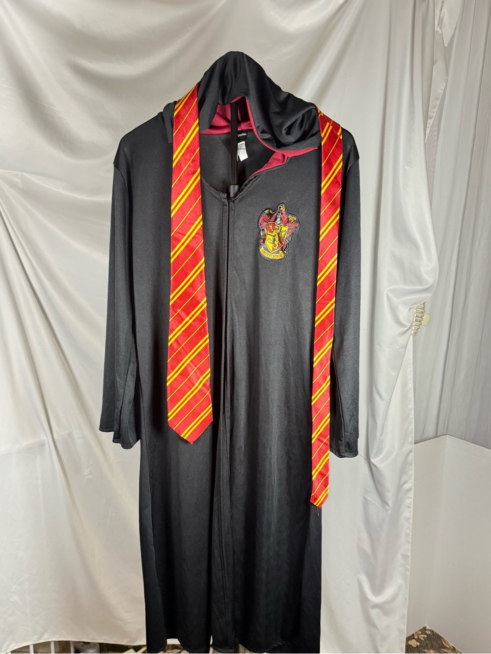 Harry Potter Gryffindor Wizarding World Adult Robe Costume + Tie